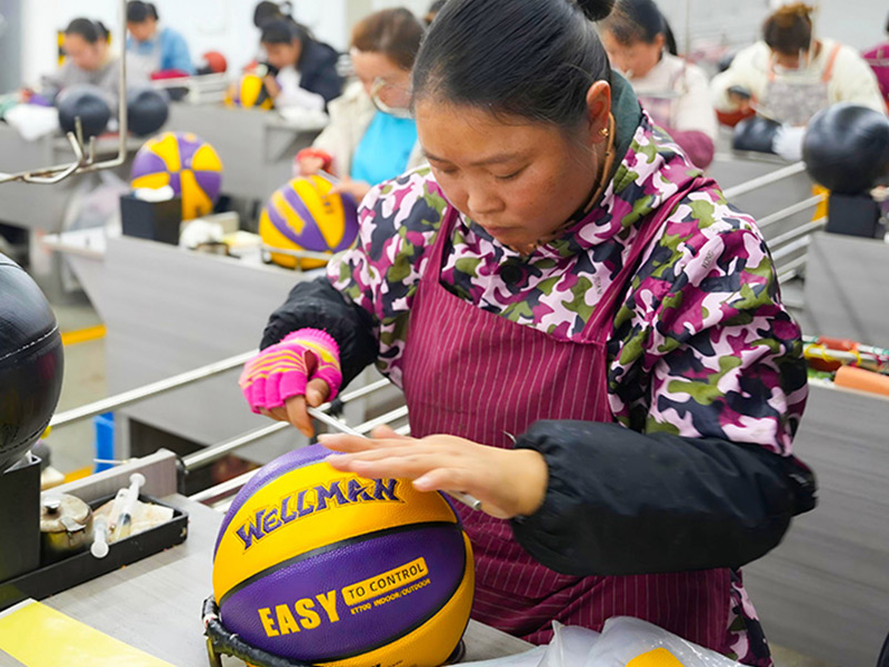 বাস্কেটবল তৈরি